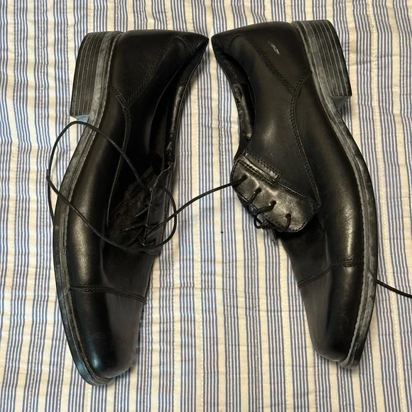 Bostonian Men's Classic Black Oxfords - Picture 5 of 8